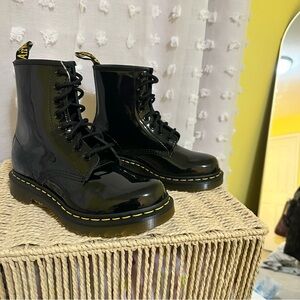 Dr. Martens 1460 Patent Leather Boots • Black • Women’s 7 / Men’s 6 • NWOT